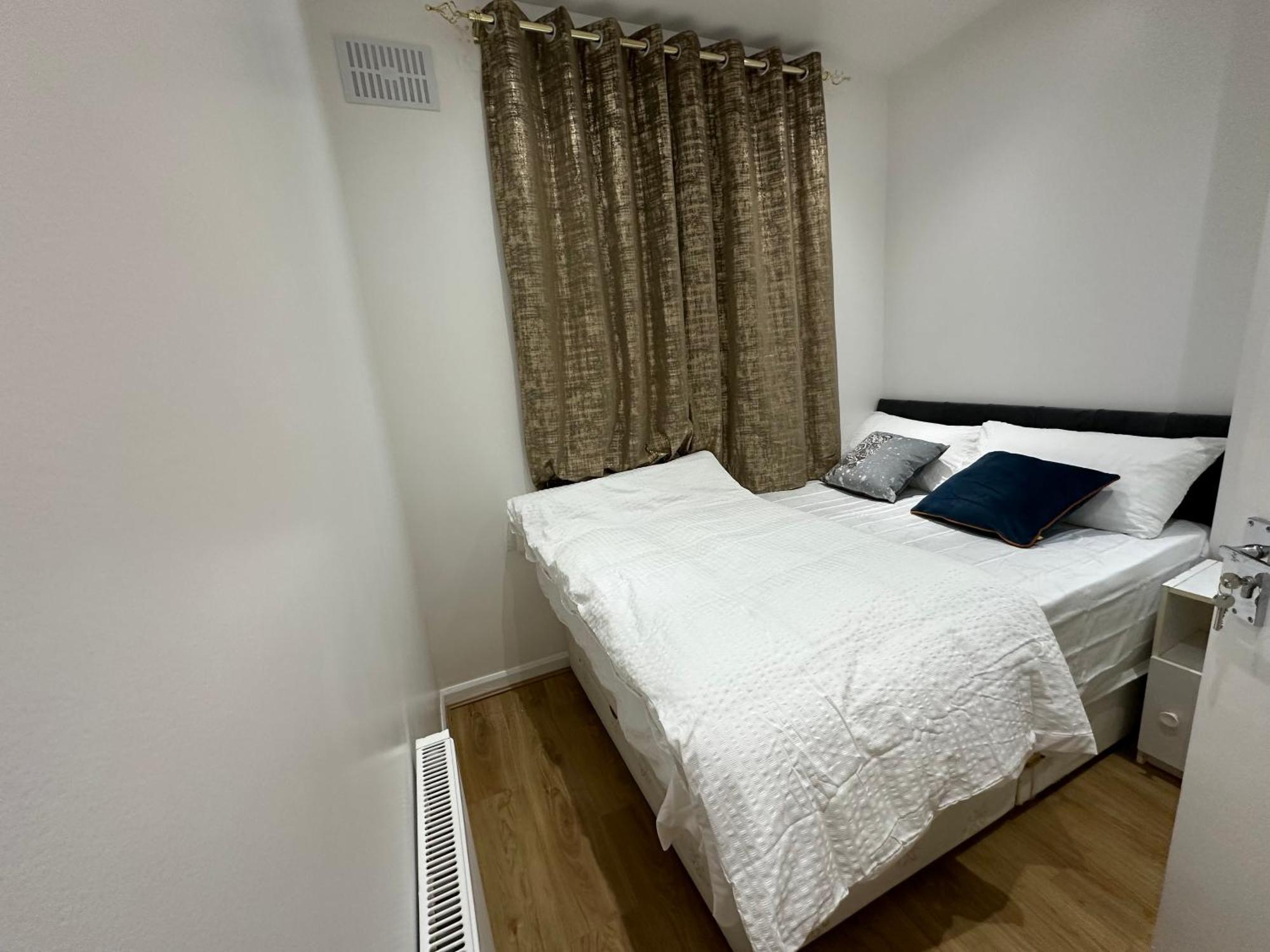 Pensión Smart Cosy/small Double In Oakridge Road Bromley