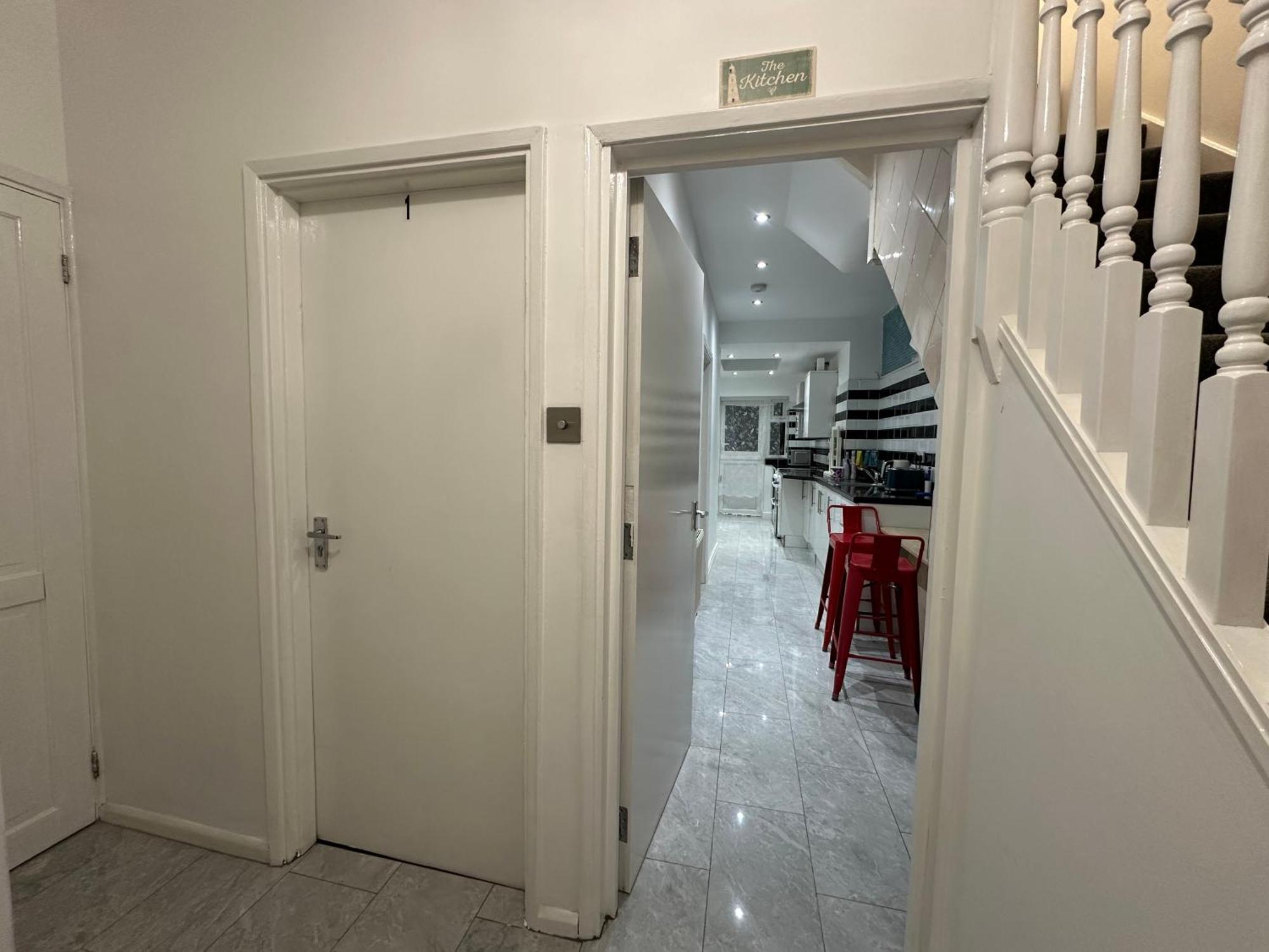 Pensión Smart Cosy/small Double In Oakridge Road Bromley *