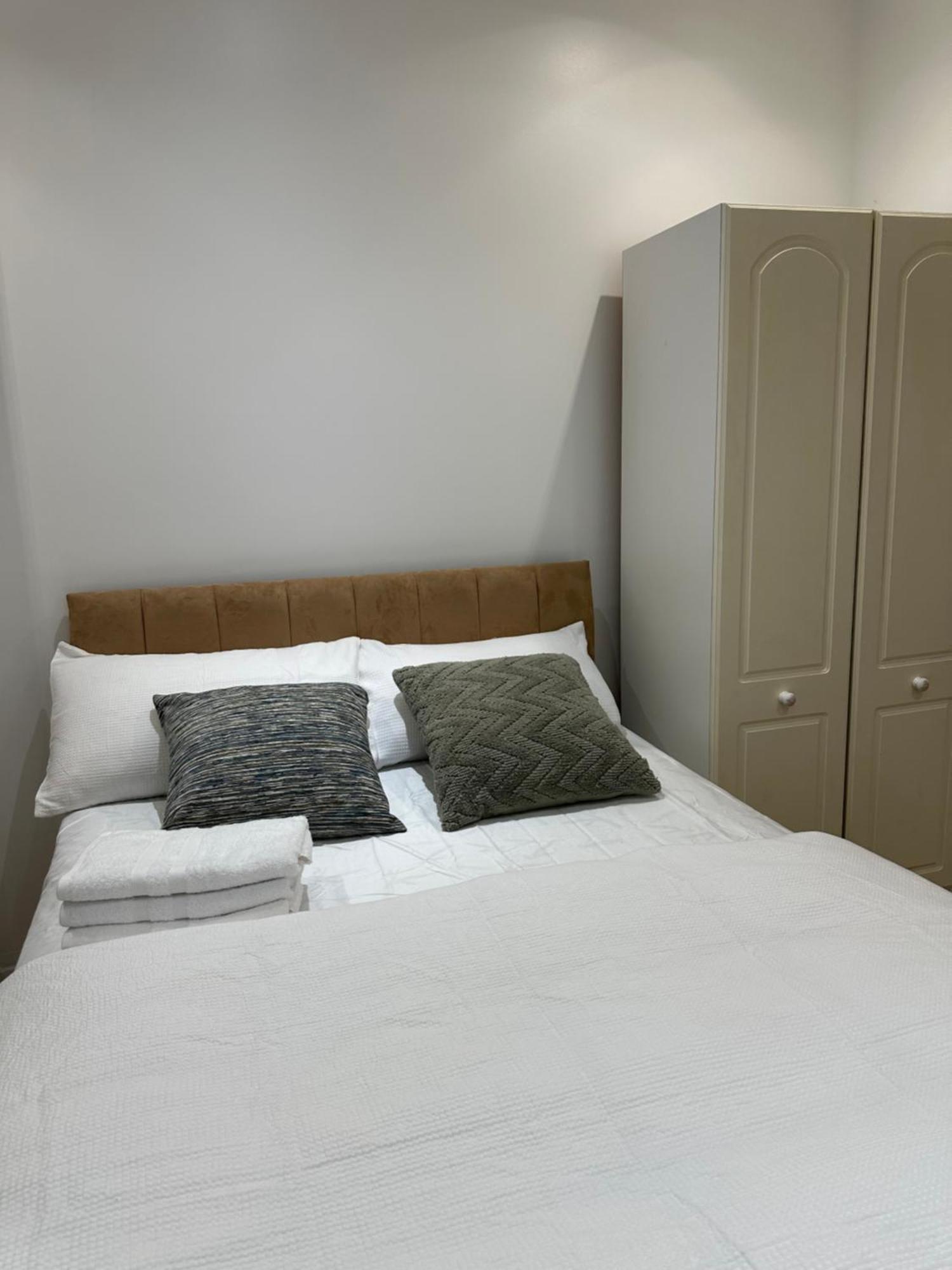 Smart Cosy/small Double In Oakridge Road Bromley Pensión *